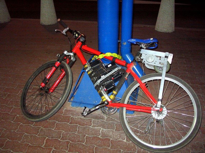 Parkowanie roweru pod marketem